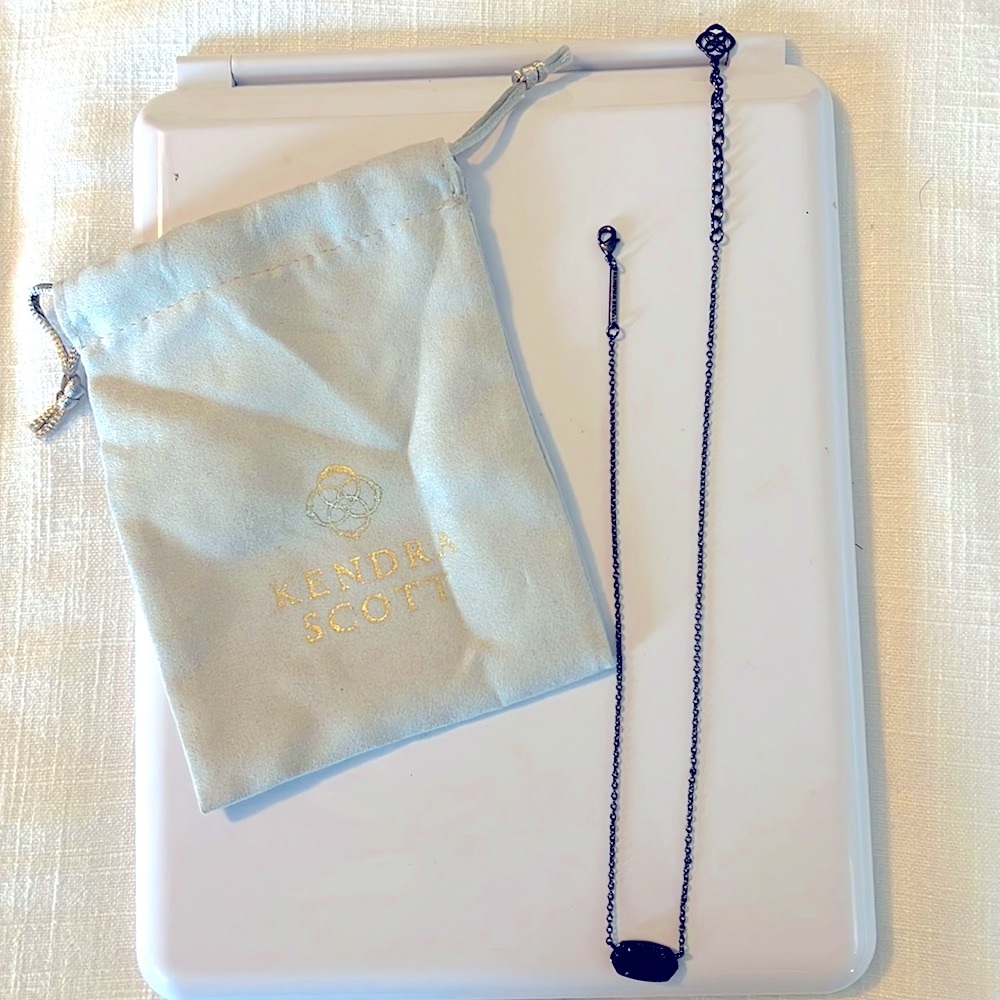 Kendra Scott necklace